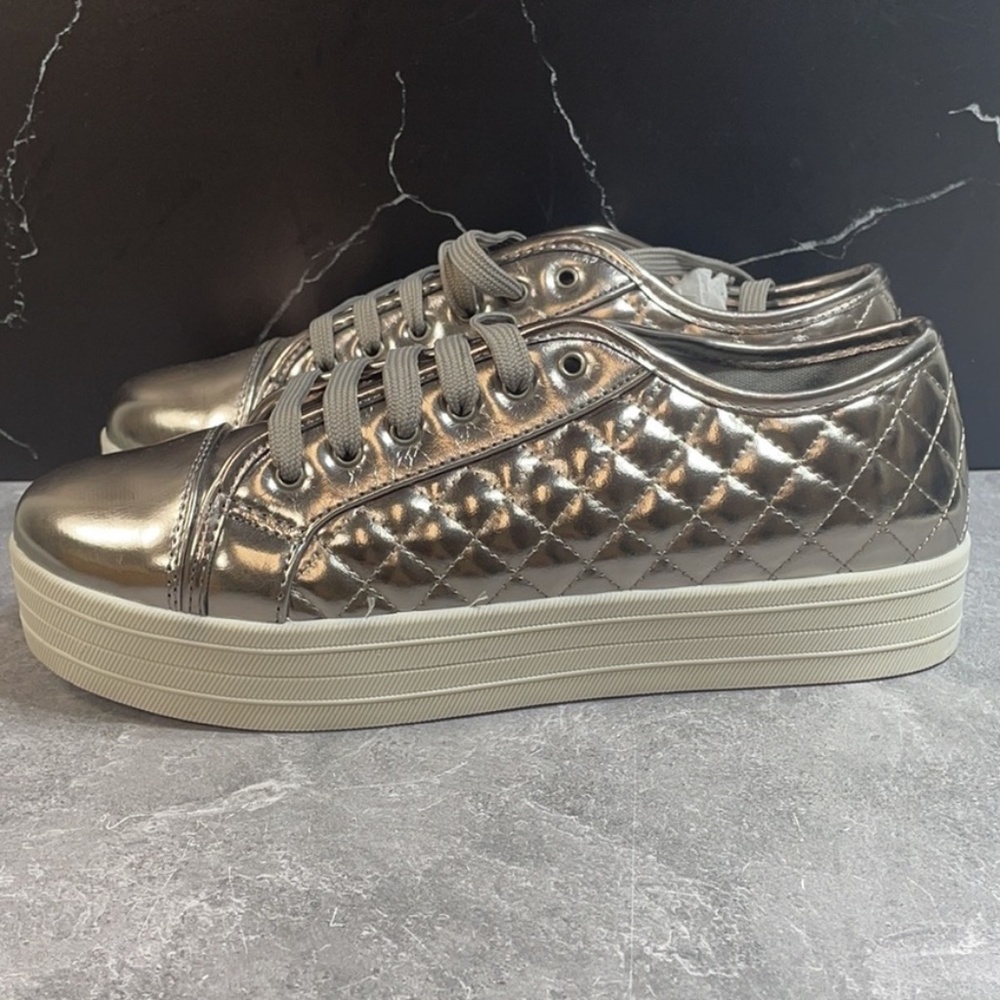 NiB Breckelles Cyber-06 Quilted Metallic Platform Lace-up Sneakers New in Box